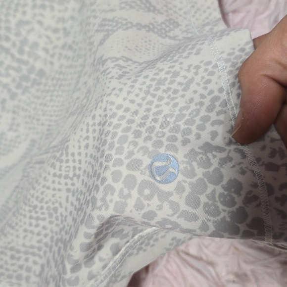 EUC Lululemon size 4 tank white and grey - Picture 5 of 6